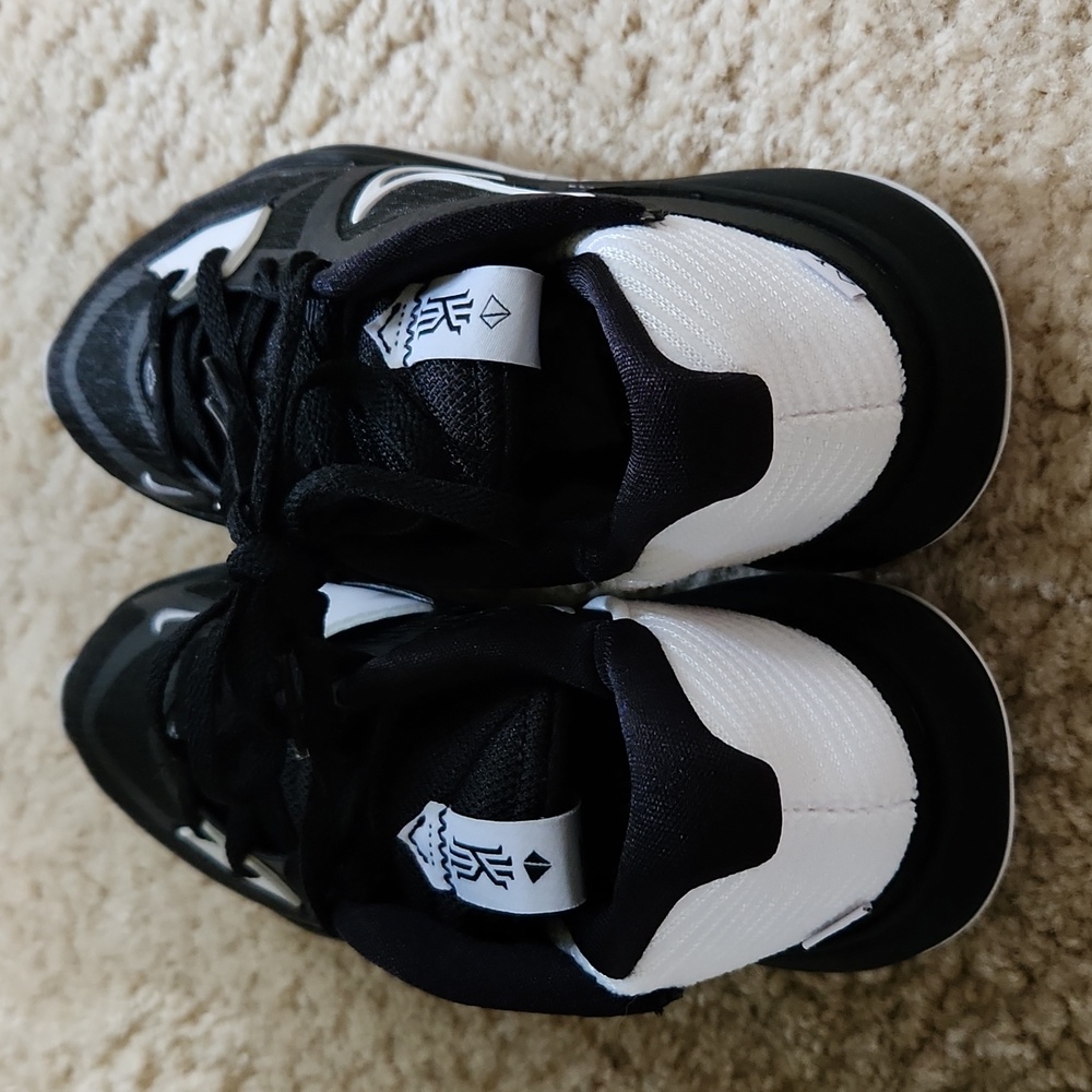 NWOT Nike Kyrie Low 5 Basketball Shoes Mens Size 5 1/2 - Picture 3 of 9